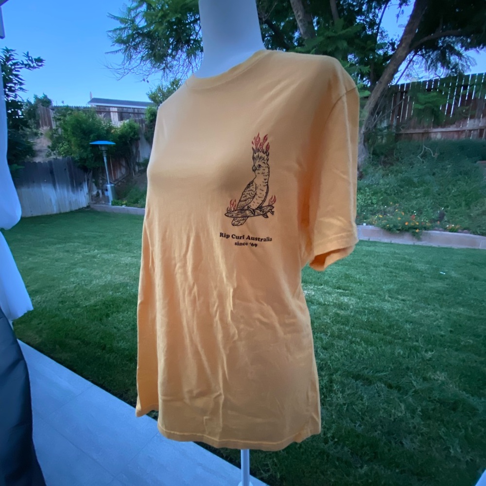 Rip Curl t-shirt. Size medium.